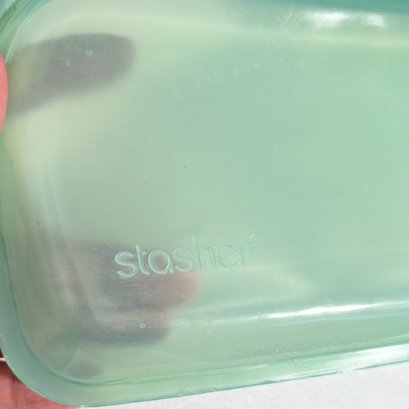 ❤️ Stasher Reusable Silicone Storage Bags (Includes 2) - Picture 13 of 14